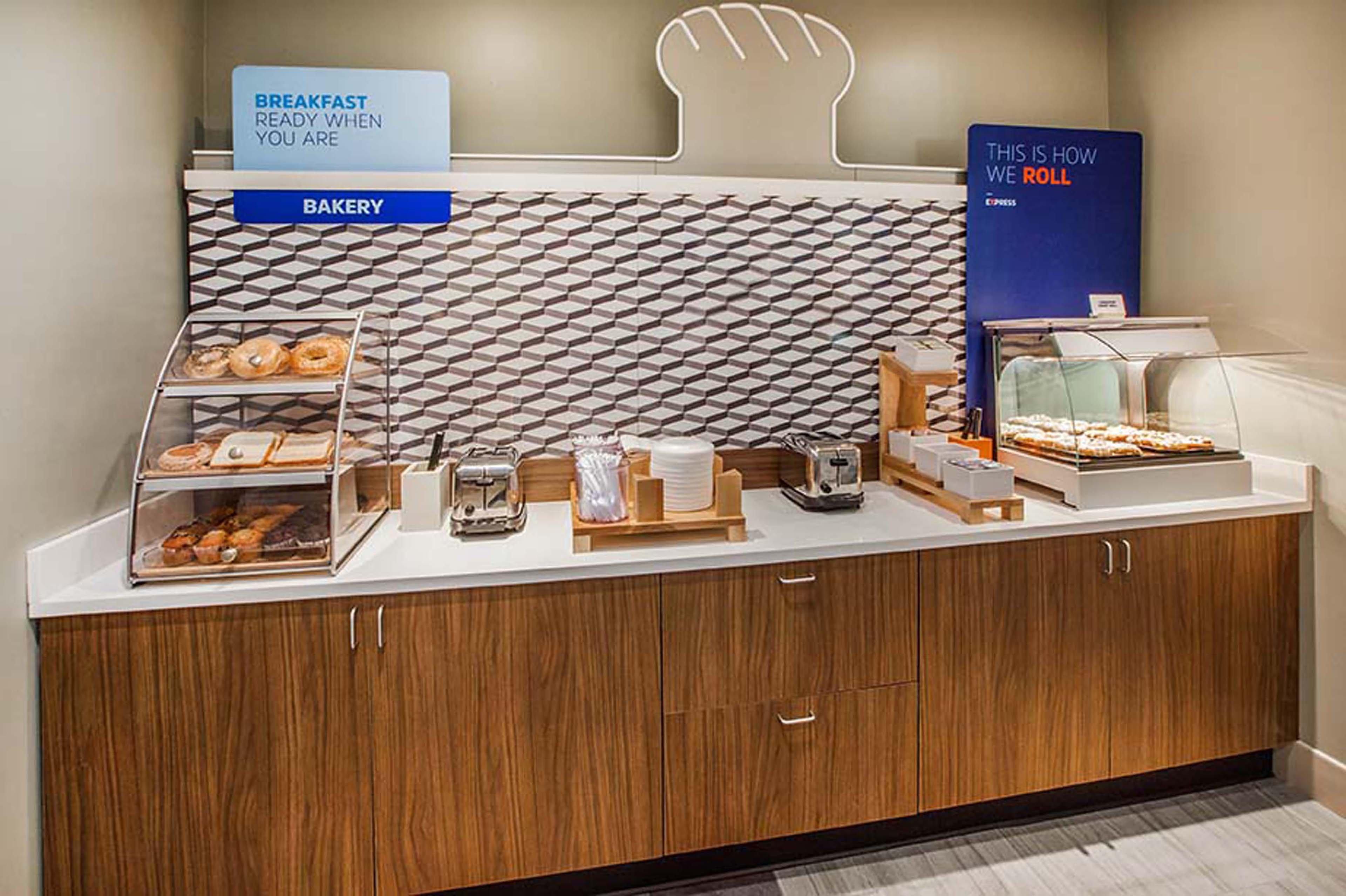 Holiday Inn Express Hotel & Suites Charleston-Ashley Phosphate By Ihg Βόρειο Τσάρλεστον Εξωτερικό φωτογραφία